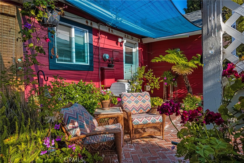 950 North Laurel Drive Orange, CA 92867 - Photo 28 of 34 a couple of flower plants in front of a house