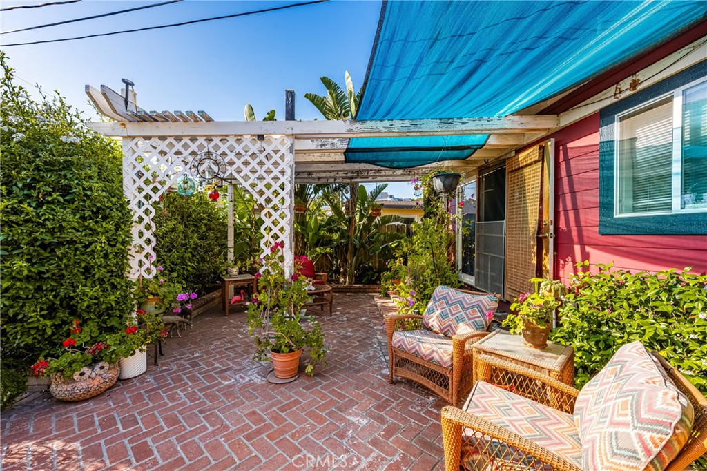 950 North Laurel Drive Orange, CA 92867 - Photo 29 of 34 a outdoor living space with furniture and potted plants