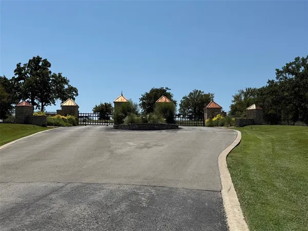 $799,900 | 130 Demonbreun Court, Chico, TX 76431