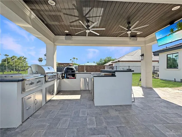 a view of a storage & utility room