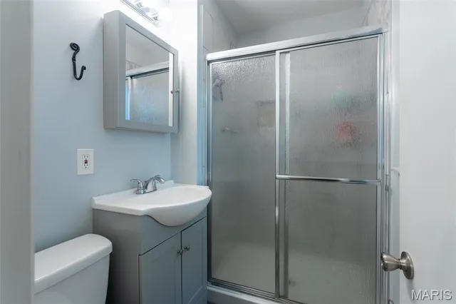 $285,000 | 26 West Lakewood Drive, Fenton, MO 63026