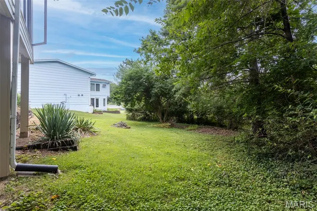 $285,000 | 26 West Lakewood Drive, Fenton, MO 63026