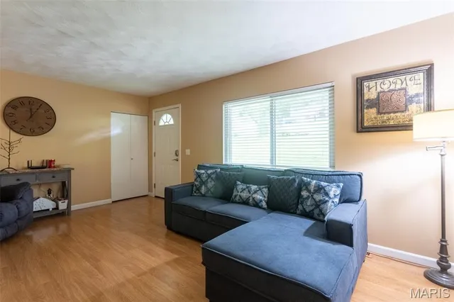 $285,000 | 26 West Lakewood Drive, Fenton, MO 63026