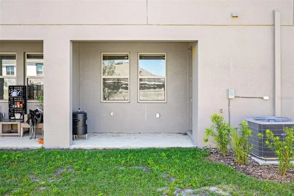 a view of outdoor space yard and porch
