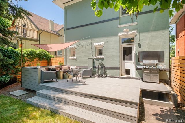 a view of a dinning tables and chairs in the patio