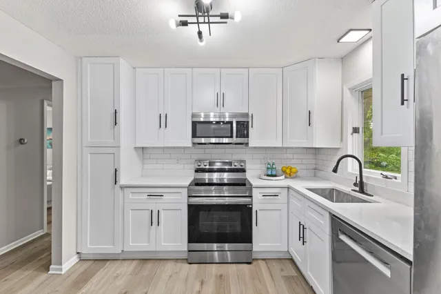 $419,900 | 228 16th Avenue Southwest, New Brighton, MN 55112