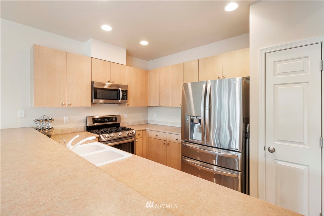 4815 Lake Place South, Unit B Renton, WA 98055 - Photo 6 of 25 Gallery Image 6