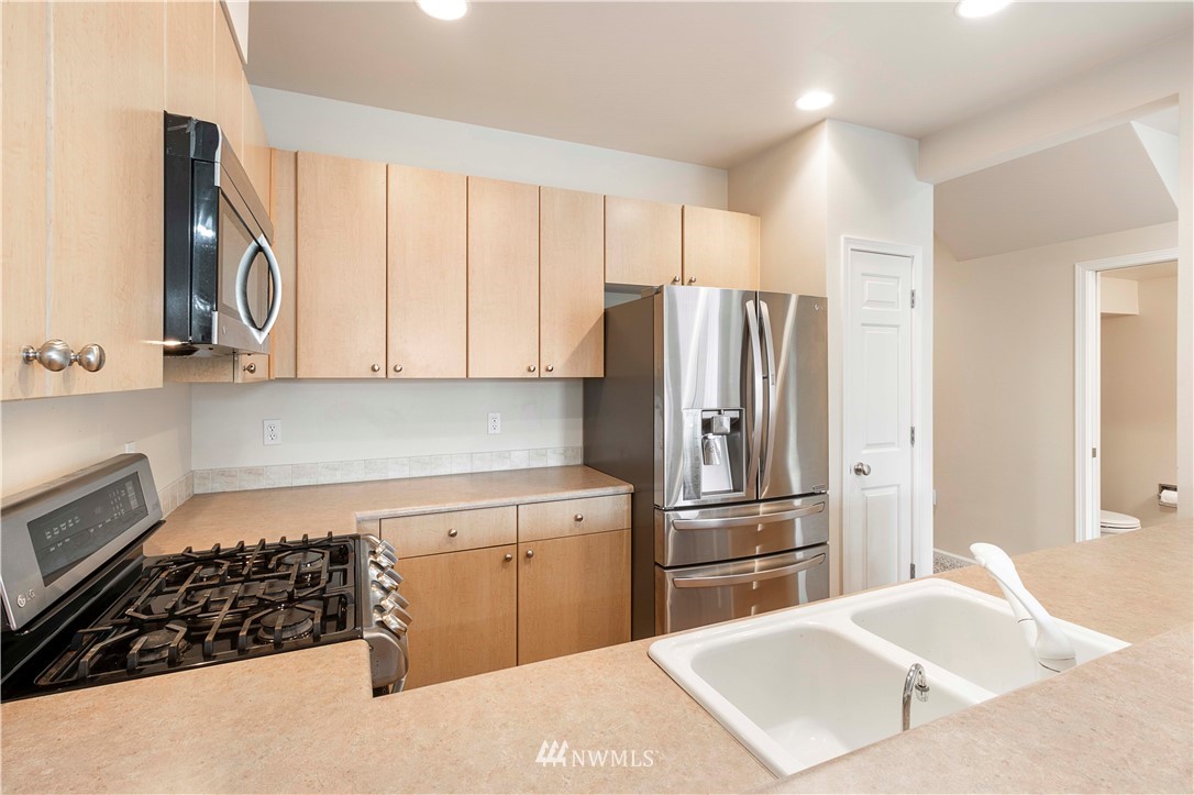 4815 Lake Place South, Unit B Renton, WA 98055 - Photo 7 of 25 Gallery Image 7