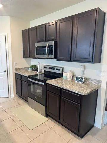 $365,000 | 823 Auburn Grv Court, Auburndale, FL 33823