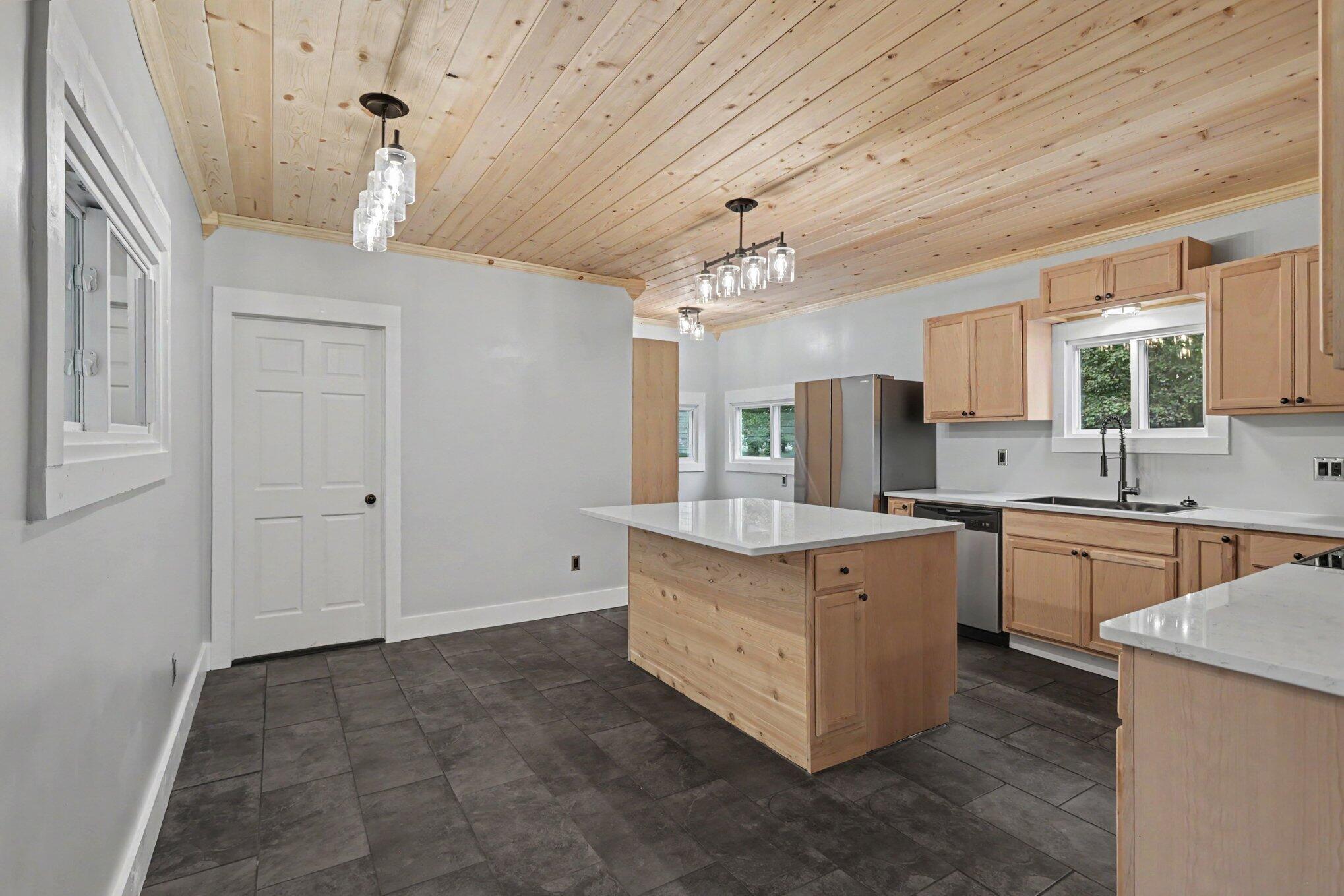 817 West Hanover Street Marshall, MI 49068 - Photo 5 of 27 IMG_4248