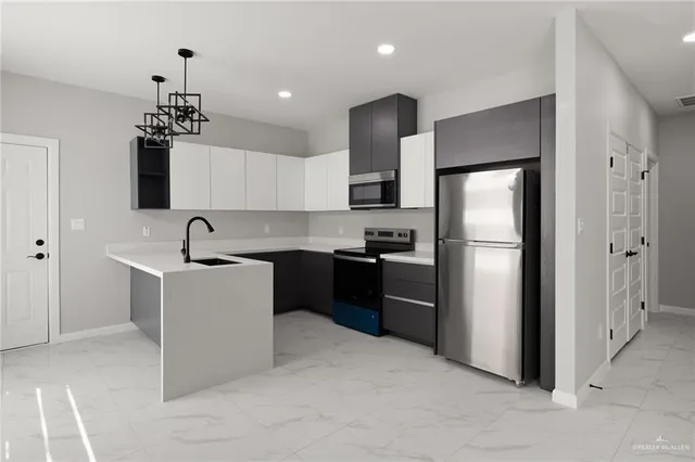 $1,200 | 3302 Whetstone Avenue, Unit 4, Edinburg, TX 78541