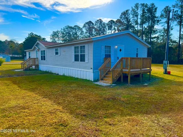 a view of a house with a yard