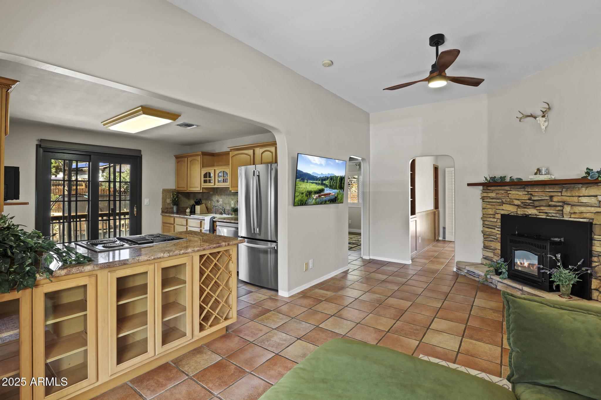511 North Hemlock Circle Payson, AZ 85541 - Photo 12 of 33 511 N Hemlock Circle Kitchen Great Room