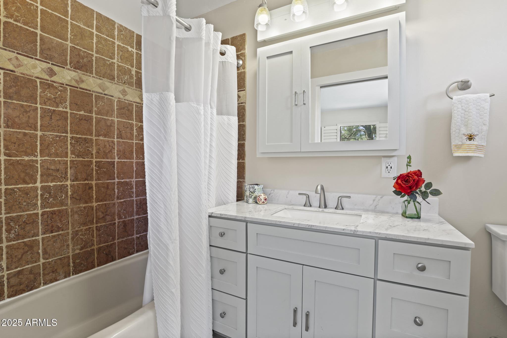 511 North Hemlock Circle Payson, AZ 85541 - Photo 18 of 33 511 N Hemlock Circle Primary Bath