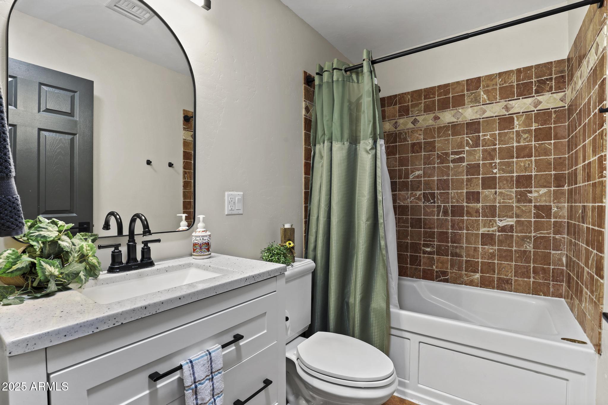 511 North Hemlock Circle Payson, AZ 85541 - Photo 21 of 33 511 N Hemlock Circle Hall Bath