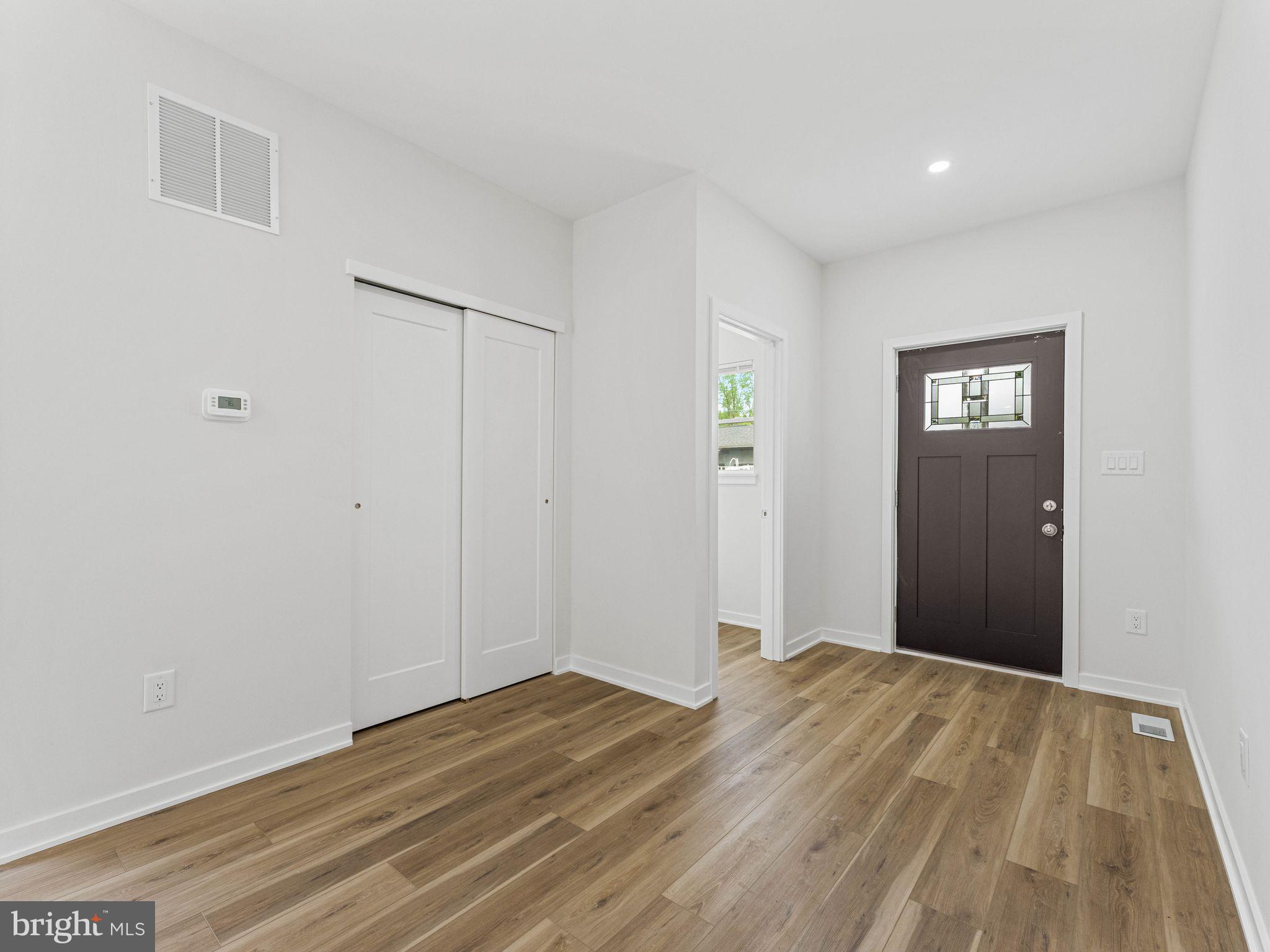 423 Almonesson Road Blackwood, NJ 08012 - Photo 9 of 40 Bright and inviting entryway space.