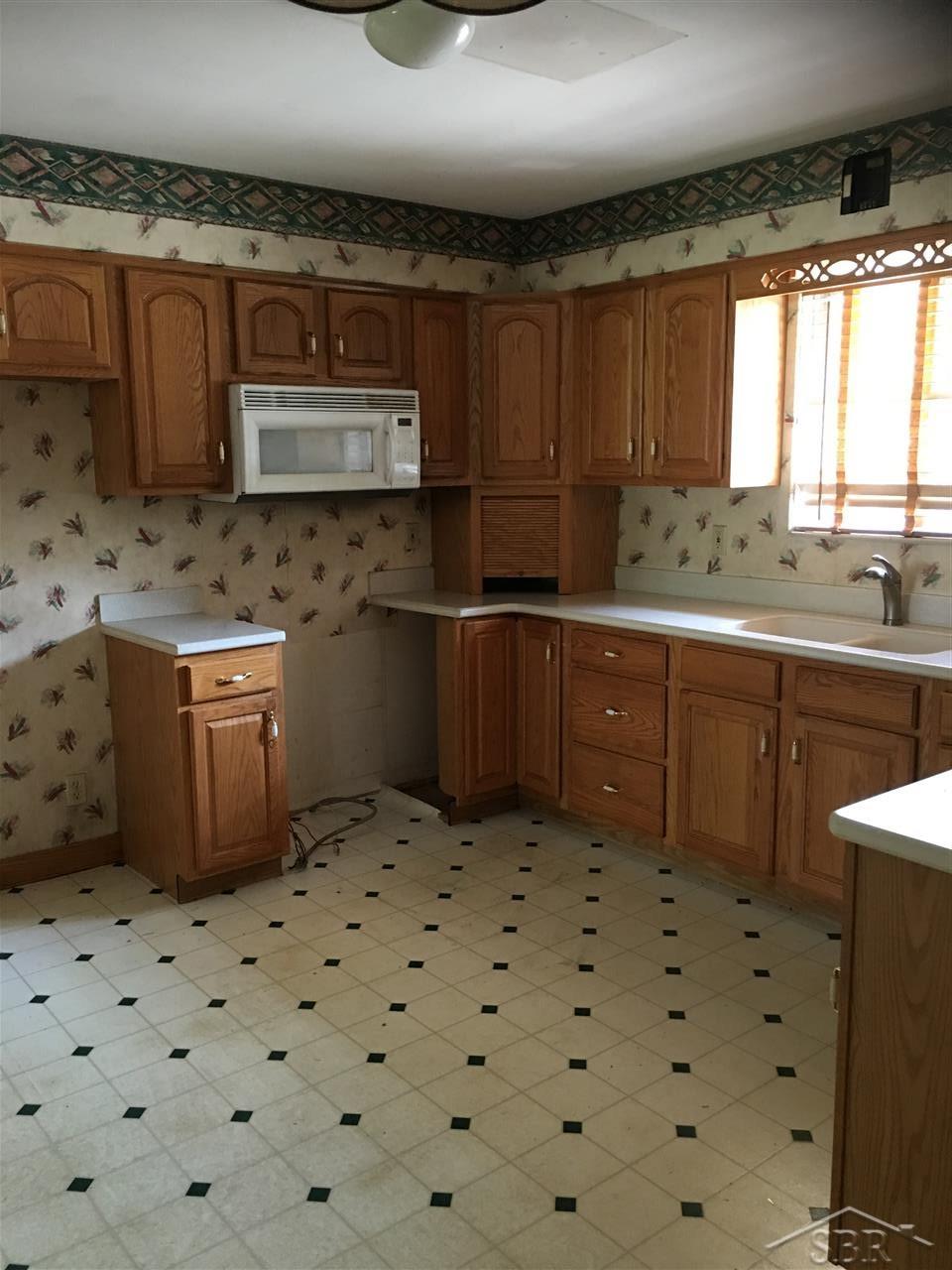 1150 North Center Road Saginaw, MI 48638 - Photo 3 of 18 31312666-2.JPG