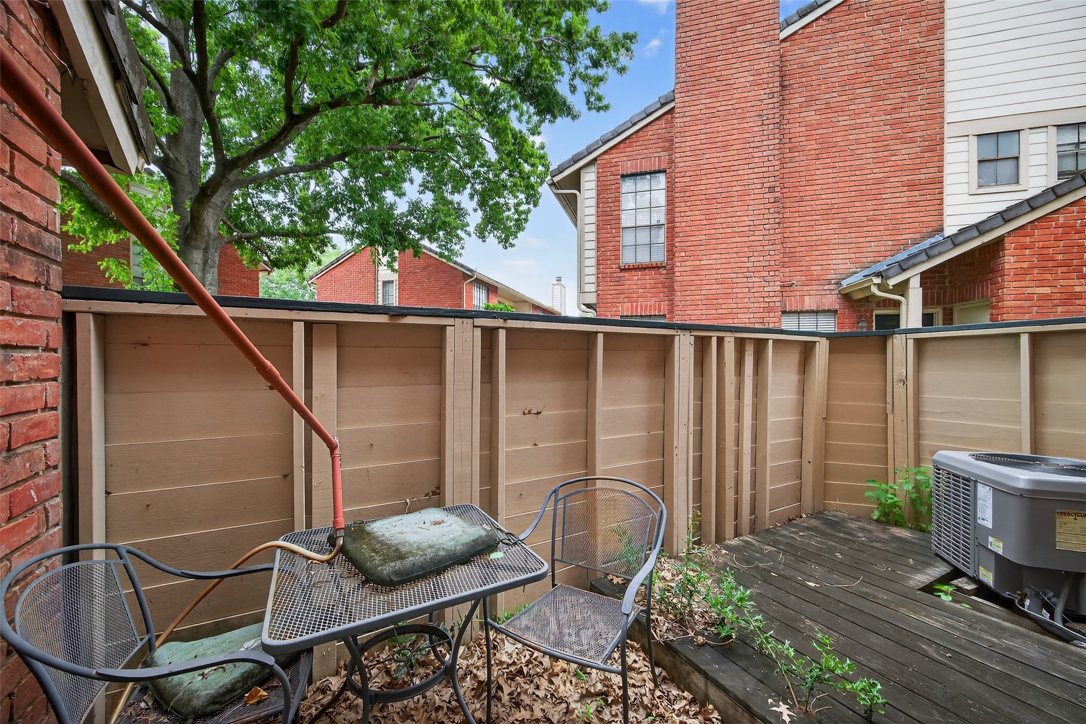2211 South Kirkwood Road, Unit 49 Houston, TX 77077 - Photo 31 of 34 a backyard of a house with seating space