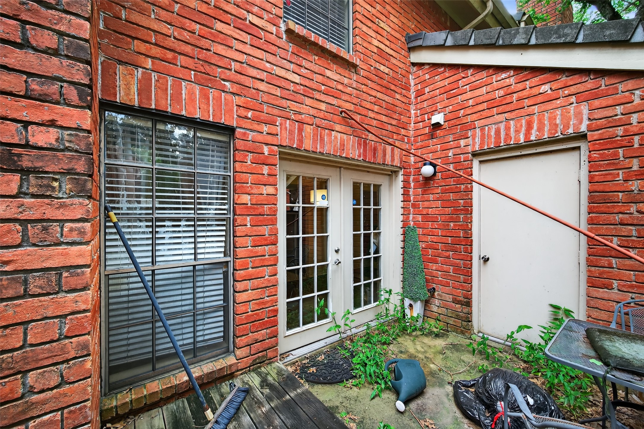 2211 South Kirkwood Road, Unit 49 Houston, TX 77077 - Photo 34 of 34 a front view of a house with a yard
