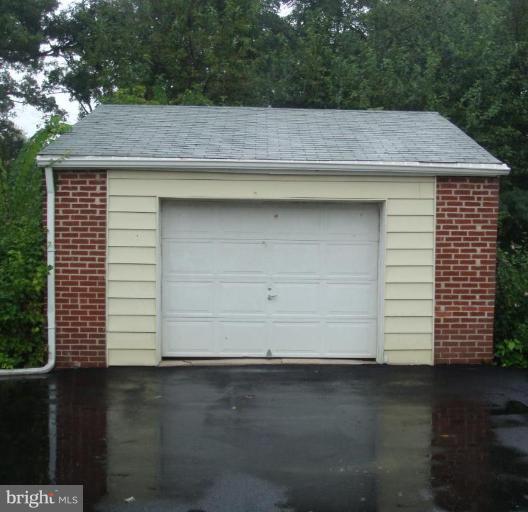 8420 Allison Lane Rosedale, MD 21237 - Photo 5 of 16 Garage 1