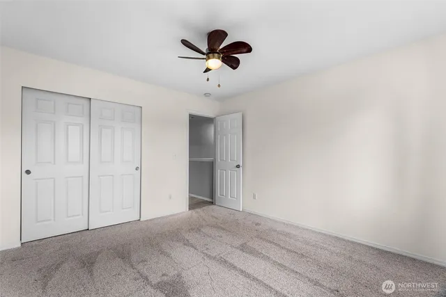 a view of room with ceiling fan