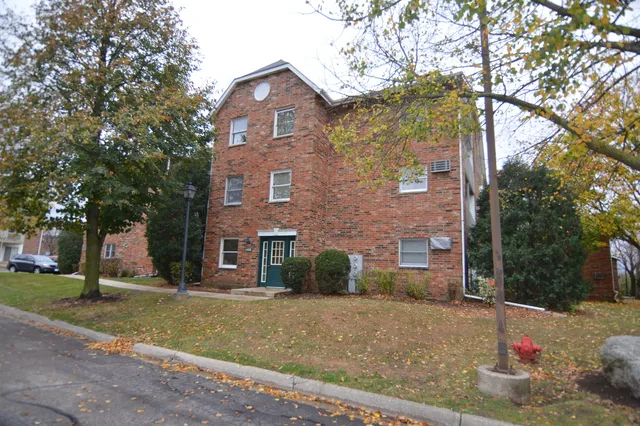 $1,395 | 4408 West Shamrock Lane, Unit 2F, McHenry, IL 60050