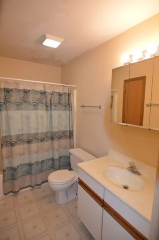 $1,395 | 4408 West Shamrock Lane, Unit 2F, McHenry, IL 60050