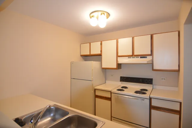 $1,395 | 4408 West Shamrock Lane, Unit 2F, McHenry, IL 60050