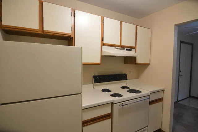 $1,395 | 4408 West Shamrock Lane, Unit 2F, McHenry, IL 60050