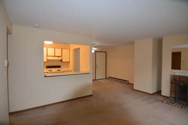 $1,395 | 4408 West Shamrock Lane, Unit 2F, McHenry, IL 60050