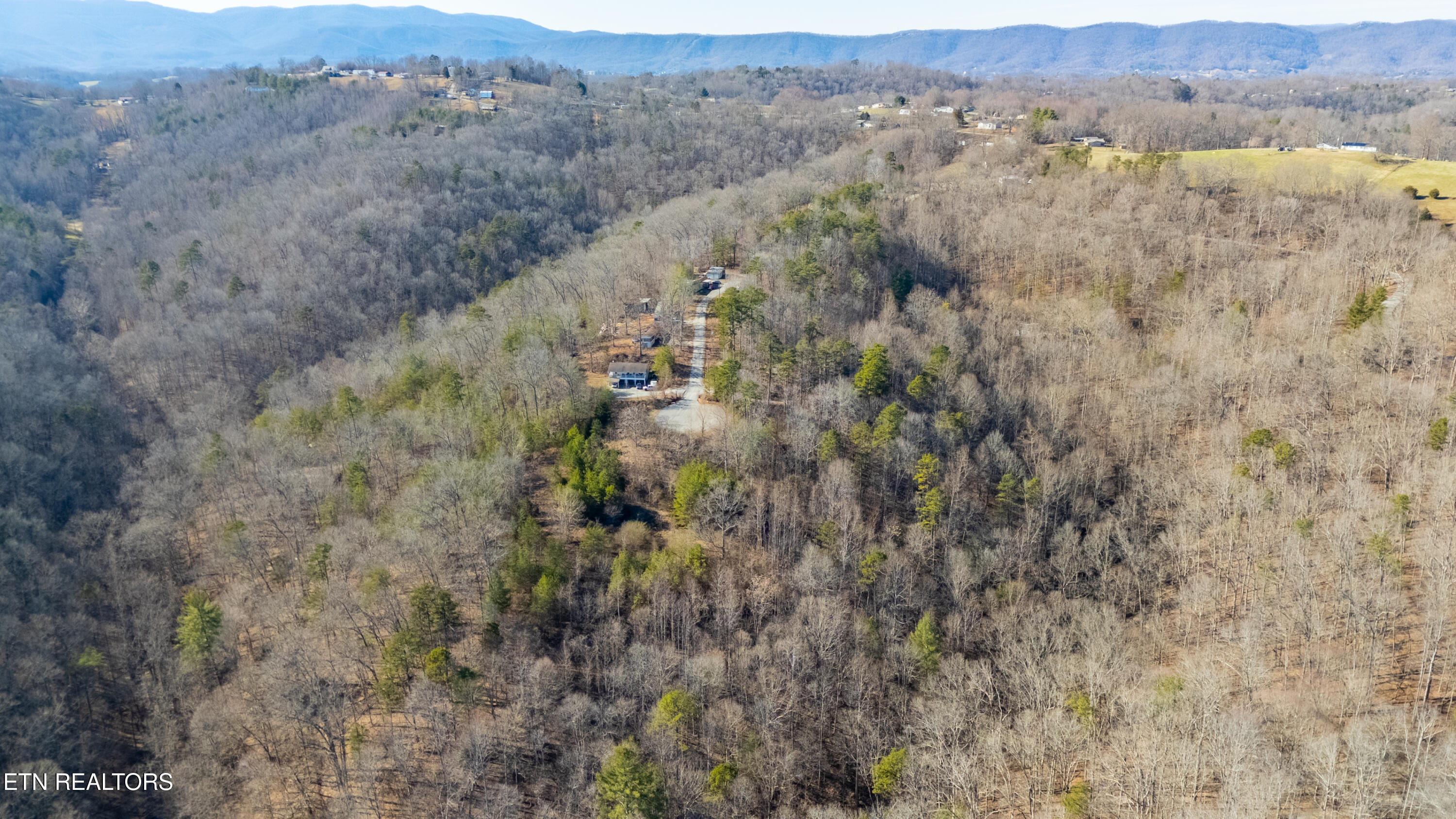 3 Chapman Lane Jacksboro, TN 37757 - Photo 11 of 13 DJI_20250217153004_0040_D-HDR