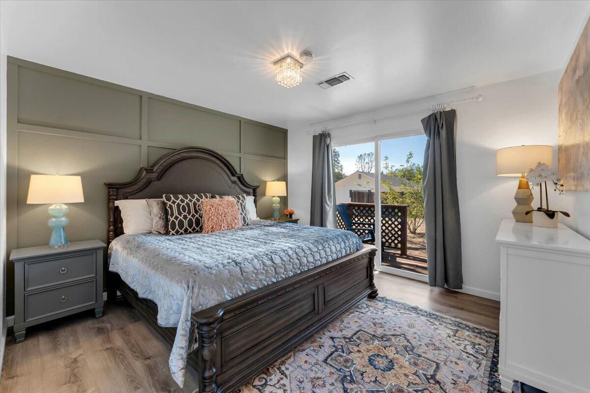 11550 Ridgewood Road Redding, CA 96003 - Photo 15 of 33 Master Bedroom