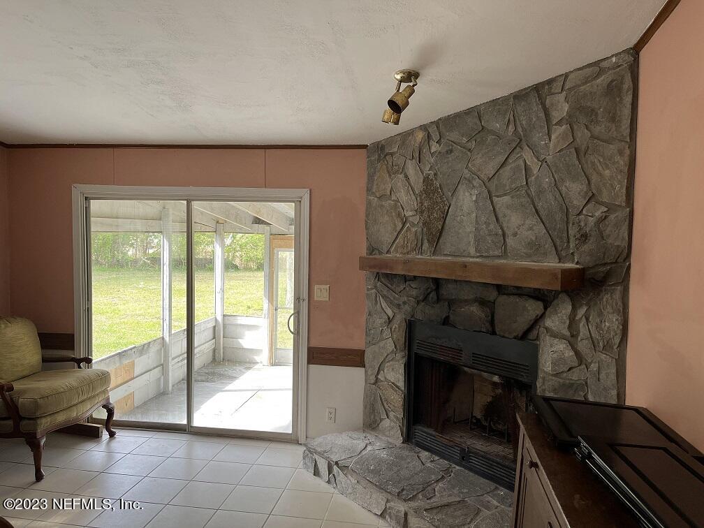 1370 Otis Road Jacksonville, FL 32220 - Photo 8 of 17 a living room with furniture