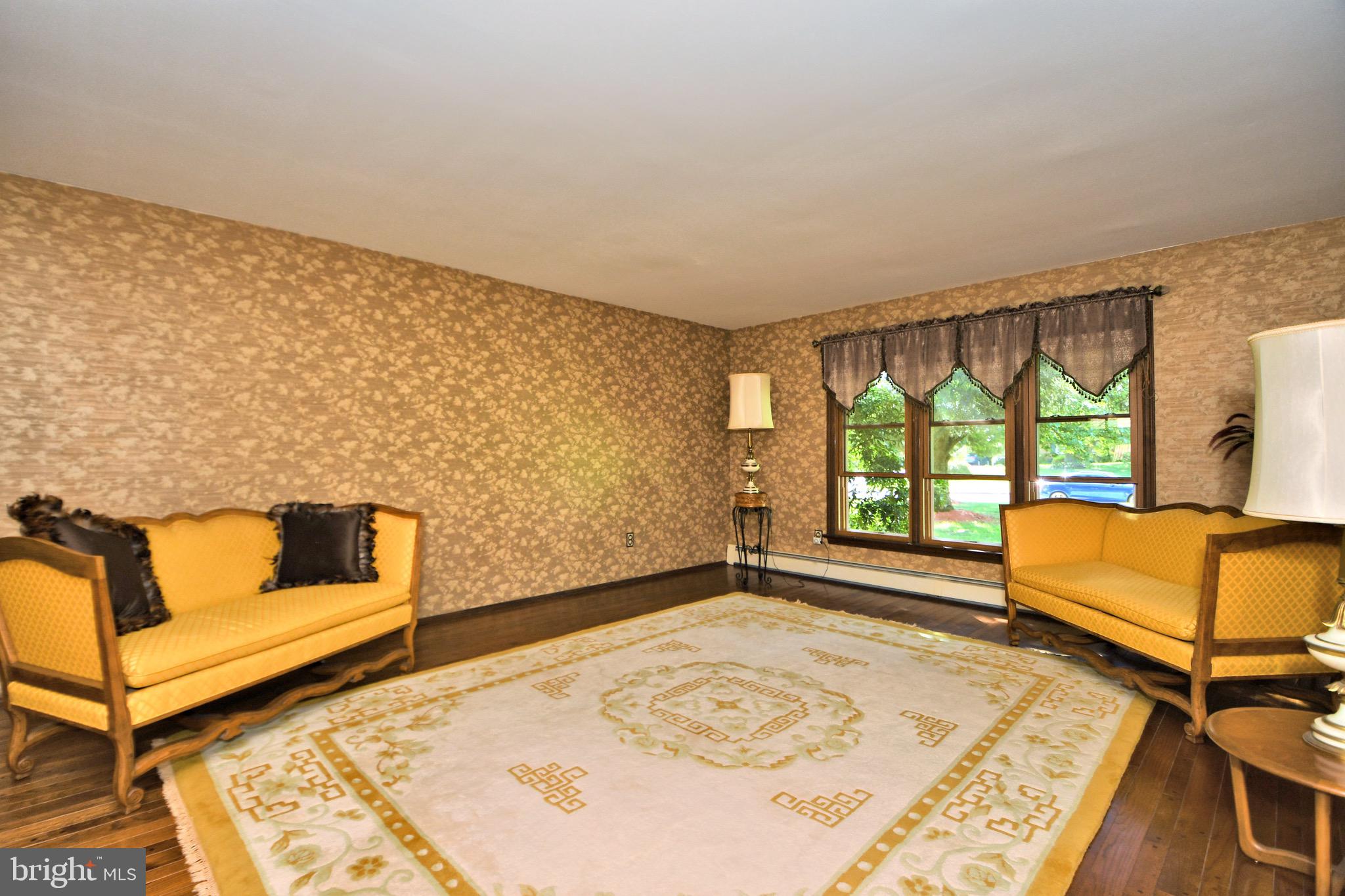 30 Deerpath Road Chalfont, PA 18914 - Photo 17 of 53 Living Room
