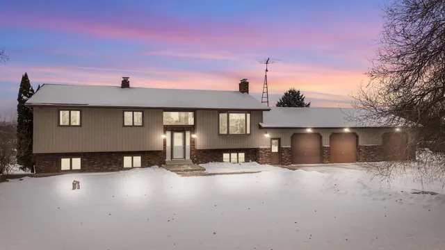 $479,900 | W9158 Horse Shoe Road, Beaver Dam, WI 53916