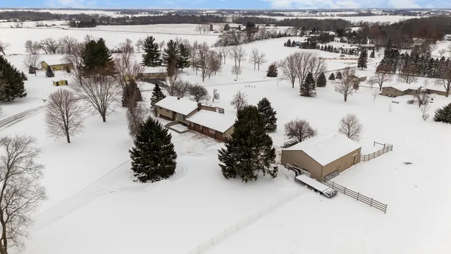 $479,900 | W9158 Horse Shoe Road, Beaver Dam, WI 53916