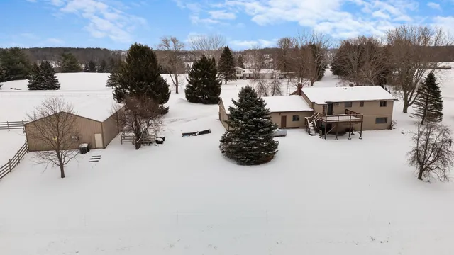 $479,900 | W9158 Horse Shoe Road, Beaver Dam, WI 53916