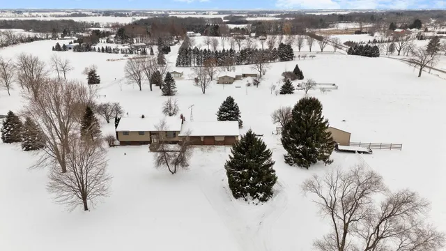 $479,900 | W9158 Horse Shoe Road, Beaver Dam, WI 53916