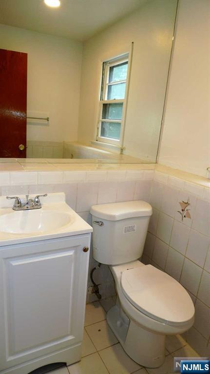 48 Rock Road Englewood Cliffs, NJ 07632 - Photo 10 of 23 a bathroom with a toilet and a sink