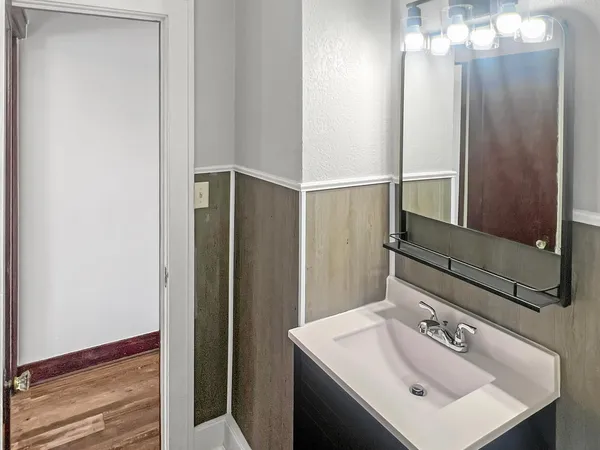 $139,900 | 520 East Blue Earth Avenue, Fairmont, MN 56031