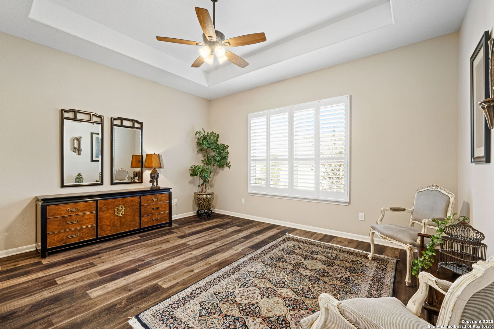 105 Gaucho Boerne, TX 78006 - Photo 21 of 29 a living room with a couch