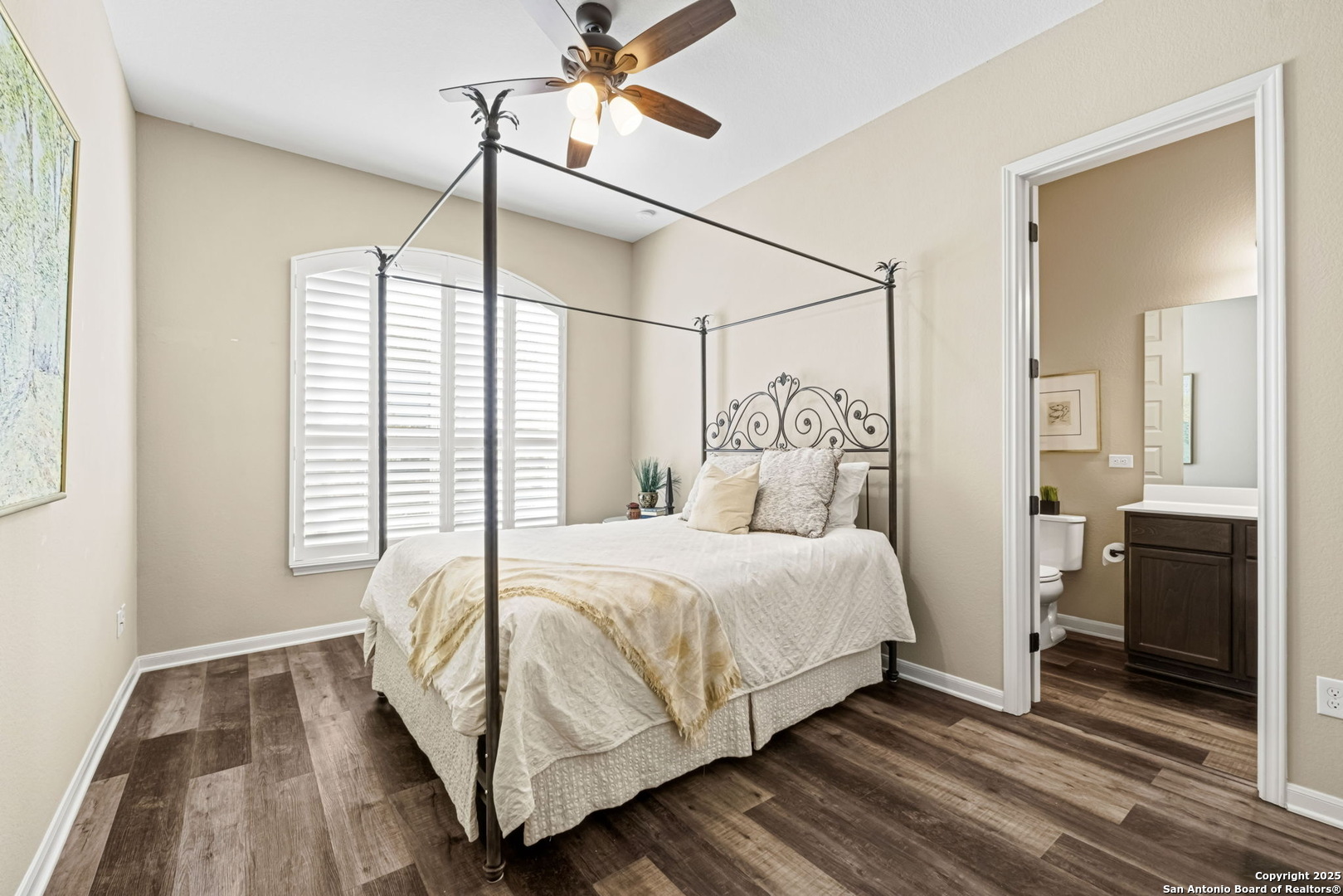 105 Gaucho Boerne, TX 78006 - Photo 26 of 29 a bedroom with a bed and a window