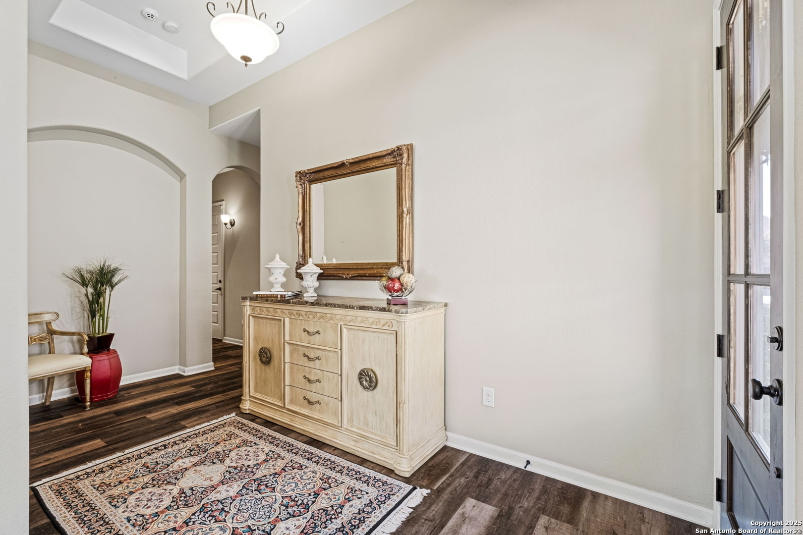 105 Gaucho Boerne, TX 78006 - Photo 6 of 29 a room with a table and a mirror