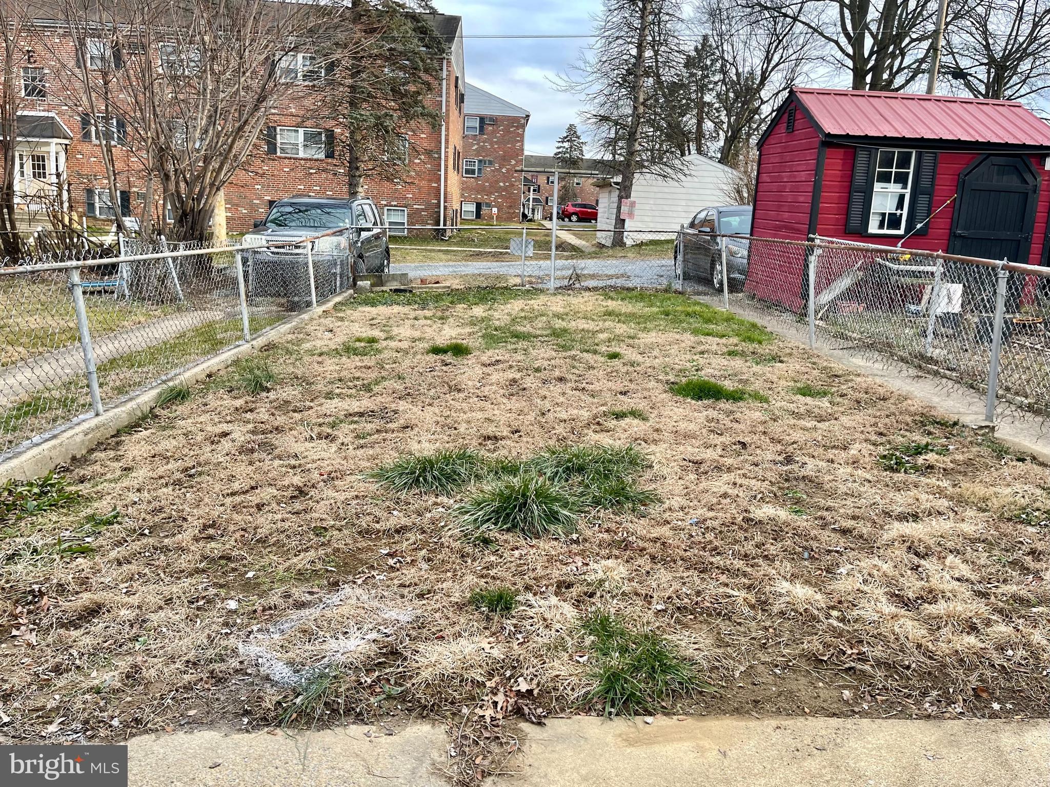 1136 Union Street Lancaster, PA 17603 - Photo 22 of 24 a view of a yard with a house
