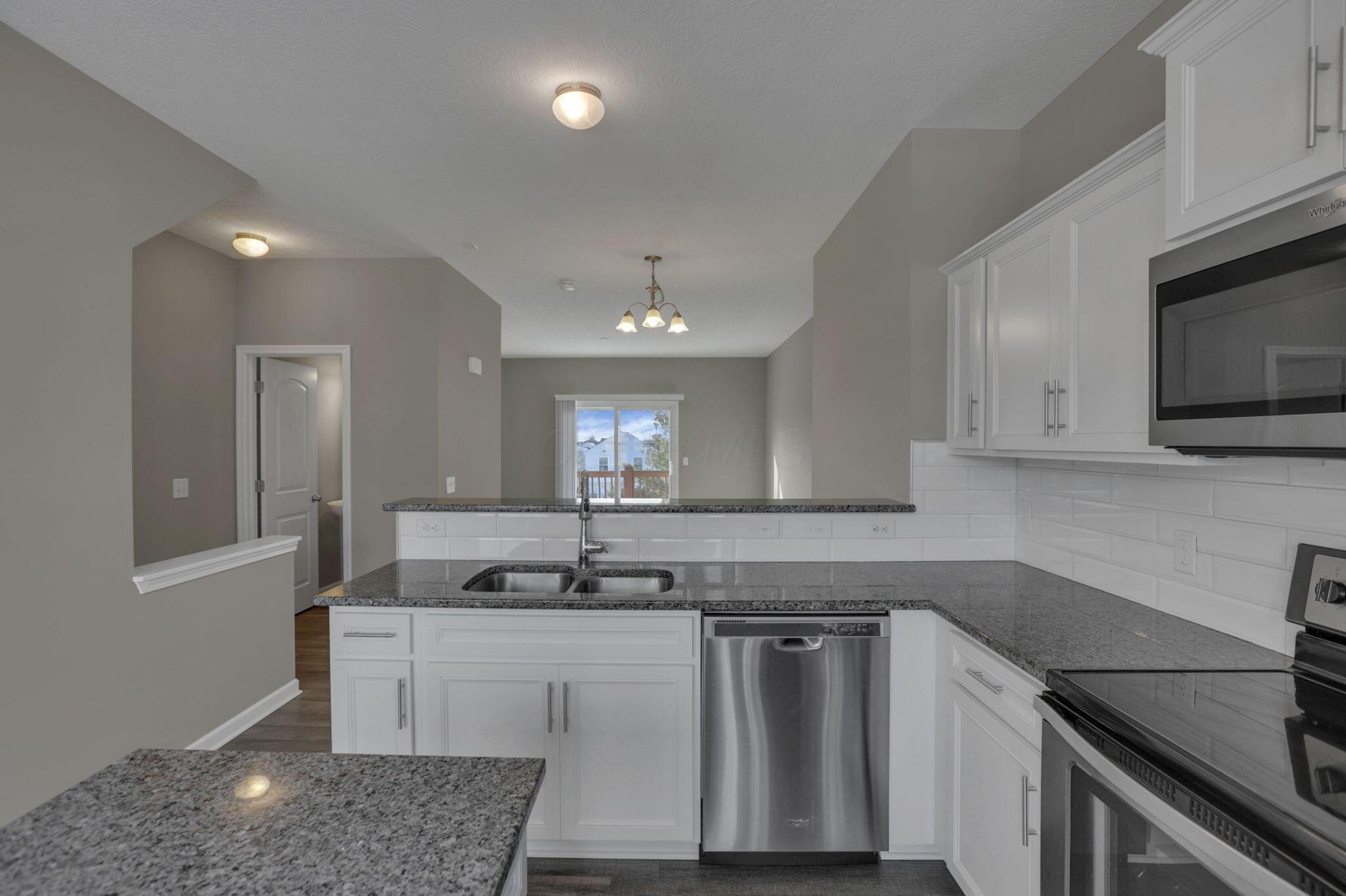 232 Autumn Ridge Circle Pickerington, OH 43147 - Photo 20 of 47 Kitchen