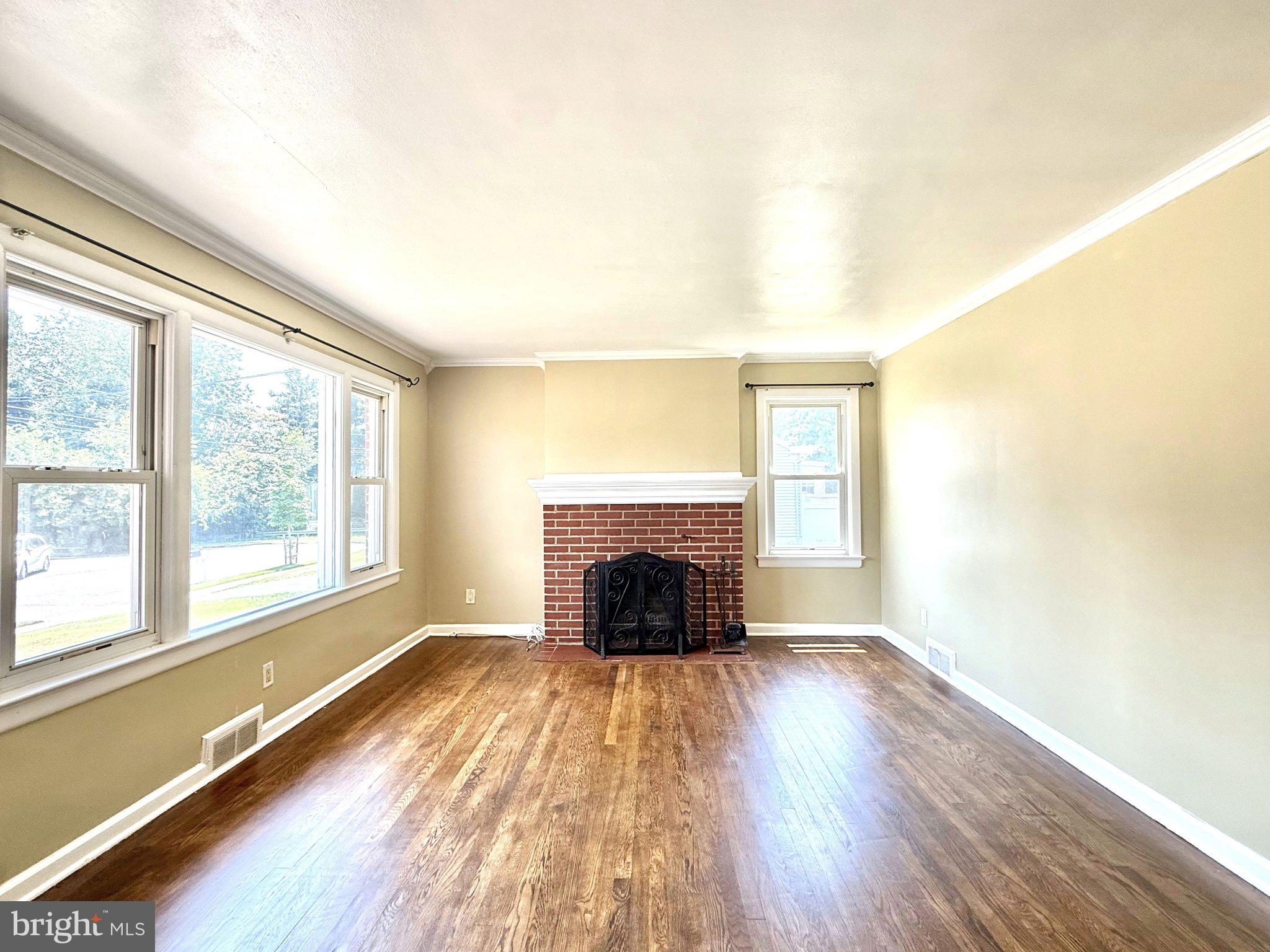 61 Colson Avenue Hamilton, NJ 08610 - Photo 6 of 29 Bright and inviting living space.