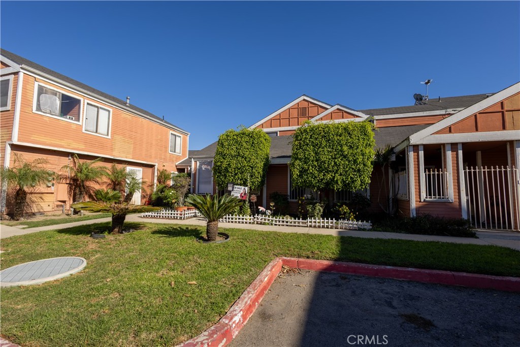 1725 West 3rd Street, Unit 1 Santa Ana, CA 92703 - Photo 3 of 25