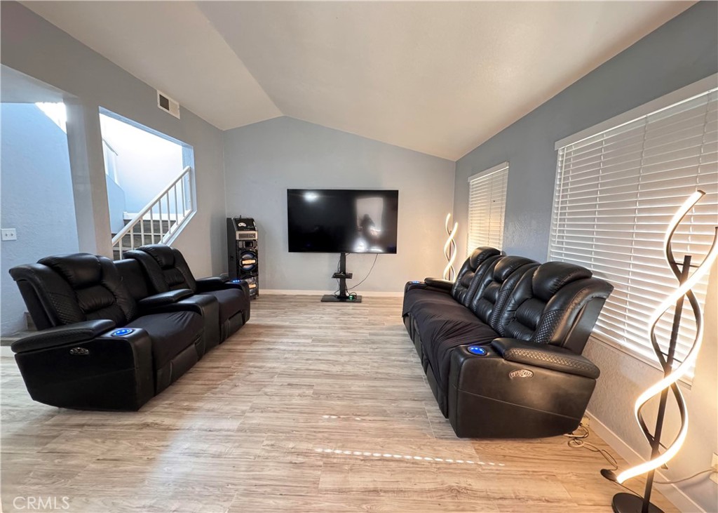 1725 West 3rd Street, Unit 1 Santa Ana, CA 92703 - Photo 4 of 25