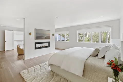$3,495,000 | 25 White Oak Lane, Southampton, NY 11968