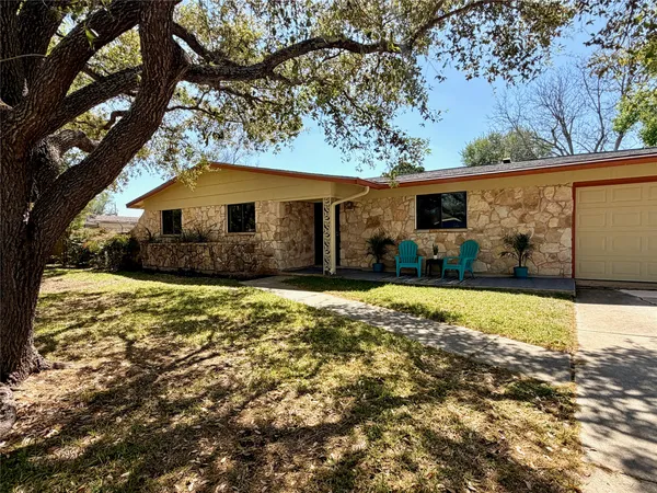 $350,000 | 141 Oaklane Drive, Universal City, TX 78148